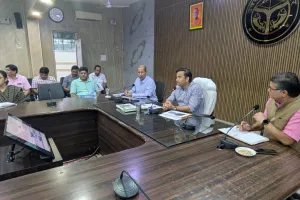 जल संचयन को विकास कार्यों का अनिवार्य हिस्सा बनाएं: जिलाधिकारी