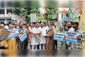 यूपीआई लेन-देन पर 0.4 प्रतिशत टैक्स के विरोध में कांग्रेस ने राष्ट्रपति को सौंपा ज्ञापन