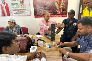 कुशीनगर : सेवा संकल्प अभियान के अंतर्गत श्रमिकों के लिए स्वास्थ्य परीक्षण शिविर आयोजित