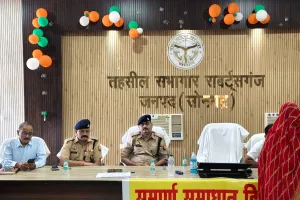 अपर पुलिस अधीक्षक ऑपरेशन द्वारा तहसील दुद्धी एवं अपर पुलिस अधीक्षक मुख्यालय द्वारा तहसील रॉबर्ट्सगंज में सम्पूर्ण समाधान दिवस के दौरान सुनी गईं जनसमस्याएं