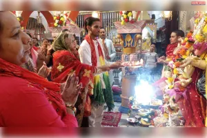 पत्रकार राहुल  जायसवाल ने पत्नी के साथ की पूजा-अर्चना।रामलीला के निर्विघ्न मंचन की कामना की