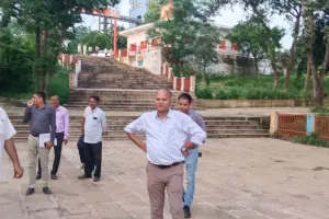 अपर जिलाधिकारी ने किया निर्माण कार्यों का  निरीक्षण, गुणवत्ता में कमी पाये जाने पर संबंधित को लगाई फटकार