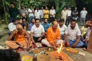 प्रधानमंत्री के जन्मदिन पर पडरौना के बुढ़िया माता मंदिर में हवन-पूजन
