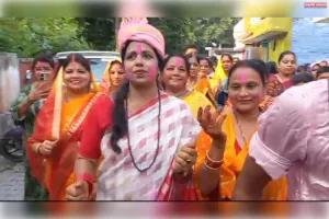 भक्तों को आशीर्वाद दे विदा हुए गणपति