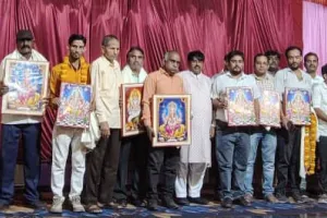 गणेशोत्सव आयोजन समिति ने प्रमुख पत्रकारों को किया सम्मानित