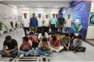 विदेशों में ठगी करने वाले अंतरराष्ट्रीय कॉल सेंटर का भंडाफोड़11 गिरफ्तार