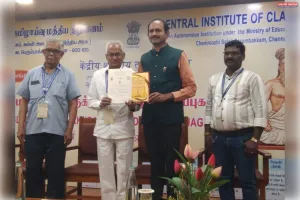 तमिल महाकाव्य शिलाप्पधिकारम के श्रेष्ठ अवधी अनुवाद व जानकरीपरक व्याख्यान के लिए डॉ. दयाराम मौर्य 'रत्न' चेन्नई में सम्मानित