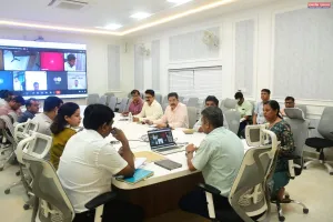 जिलाधिकारी ने अधिकारियों को पॉजिटिव फीडबैक बढ़ाने तथा शिकायतों के निस्तारण से शिकायकर्ता को संतुष्ट किए जाने के दिए निर्देश