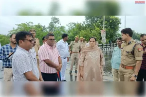 भारी बारिश एवं तेज हवाओं की चेतावनी के दृष्टिगत जिला प्रशासन एवं पुलिस प्रशासन पूरी तरह सतर्क