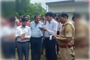 अतिवृष्टि के बीच मकान पर गिरा विशाल बरगद, 80 वर्ष महिला घायल मौके पर पहुंचे एसडी एम
