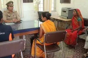 मिशन शक्ति के तहत महिला थाना रॉबर्ट्सगंज के परिवार परामर्श केंद्र की प्रभावी पहल , 04 प्रकरणों की सुनवाई, 02 मामलों में आपसी सहमति से सुलह