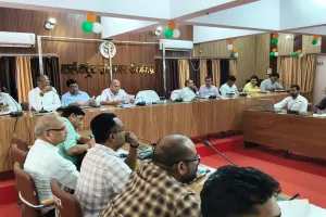 उत्तर प्रदेश विधान परिषद खण्ड स्नातक (05) एवं खण्ड शिक्षक (06) निर्वाचन-2026 हेतु नोडल अधिकारियों की बैठक संपन्न