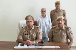 लोहे की रॉड से पत्नी-बेटी पर हमला, घायल करने वाला वांछित आरोपी गिरफ्तार