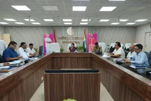 निवेश मित्र पोर्टल पर लंबित आवेदनों का समयबद्ध निस्तारण सुनिश्चित करें: जिलाधिकारी