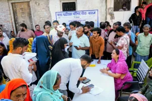 नगर पालिका अध्यक्ष ने लगायी जनचौपाल, सुनीं समस्याएं