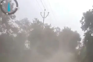 बीजपुर-बकरिहवा मार्ग पर फ्लाई ऐश का संकट, 22 किलोमीटर की सड़क बनी धूल-राख का अड्डा