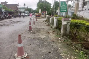 एसपी कार्यालय के सामने पार्किंग की व्यवस्था नहीं, फरियादियों को हो रही परेशानी