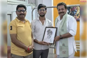 टैगोर हाउस में युवराज अवागढ़ का आत्मीय स्वागत, मोक्ष टैगोर ने भेंट किया हूबहू स्केच