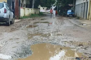 कोन में सीसी  रोड गड्ढों में तब्दील, राहगीर हलकान