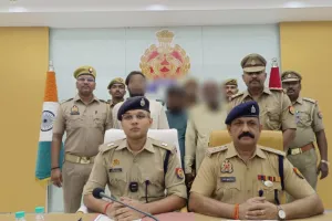 फर्जी दस्तावेजों के आधार पर स्क्रैप लदे ट्रक को कब्जे में लेकर मिर्जापुर ले जाकर स्क्रैप बेचने एवं ट्रक कटवाने की घटना का रॉबर्टसगंज पुलिस एवं  एसओजी टीम ने किया सफल अनावरण