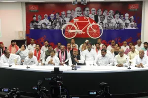 अखिलेश का भाजपा सरकार पर हमला, बोले- किसानों को बाजार भाव पर मिले मुआवजा
