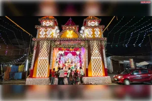 तीन दशक पहले डॉ. विश्वास ने रखी थी दुर्गा पूजा महोत्सव की नींव, आज शुकुल बाजार की पहचान बना भव्य आयोजन
