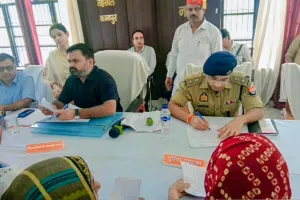 तहसील दिवस में डीएम-डीसीपी ने सुनी फरियाद, अफसरों को दो टूक—शिकायतों को करें दूर 