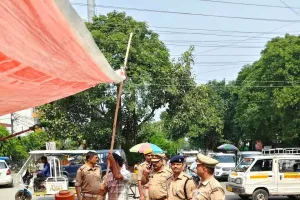 छपेड़ा पुलिया पर यातायात पुलिस का चला अभियान, अवैध अतिक्रमण हटाया