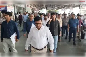 दिल्ली में प्रदर्शन की आहट से रेलवे अलर्ट, कानपुर सेंट्रल पर DRM का औचक निरीक्षण; शताब्दी-श्रमशक्ति समेत 10 ट्रेनें प्रभावित!