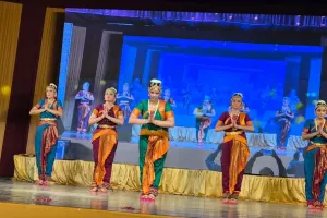 कथक की थाप और भरतनाट्यम की भावाभिव्यक्ति से गूंजा कानपुर, ‘नृत्यप्रवाह’ ने बांधा समां