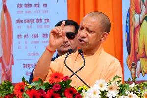 बिठूर से योगी का सपा-कांग्रेस पर सियासी वार, बोले—‘अखिलेश बताएं, घुसपैठियों से इतना प्यार क्यों