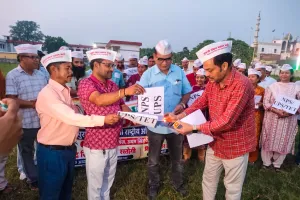 एनपीएस-यूपीएस और टीईटी की प्रतियां जलाकर जताया विरोध