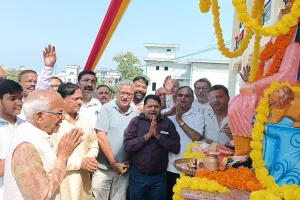 महाराजा अग्रसेन जयंती पर प्रतिमा पर किया माल्यार्पण