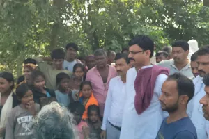 बाढ़ प्रभावित गांवों में पहुंचे रामकुमार चिन्कू, ग्रामीणों को मदद का भरोसा