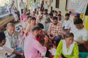 लेखपाल संघ का इटवा तहसील में धरना, ज्ञापन सौंपा
