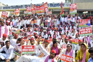 सपा ने मुख्य चुनाव आयुक्त ज्ञानेश कुमार के खिलाफ  प्रदर्शन कर की बर्खास्तगी की मांग