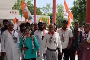 शोहरतगढ़ में कांग्रेसियों  ने विरोध प्रदर्शन कर एसडीएम को ज्ञापन सौंपा