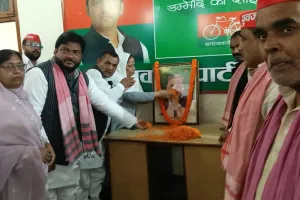 पुण्यतिथि पर सपाईयों ने दी मुलायम सिंह यादव को श्रद्धांजलि
