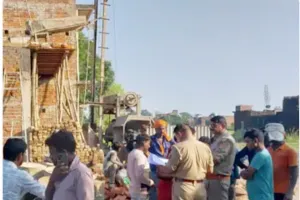 जमीनी विवाद में युवक ने थाने के सामने आत्मदाह की कोशिश पुलिस ने रोका, दो दिन में पैमाइश का आश्वासन पर दोनों पक्ष सहमत