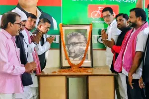 समाजवादी पार्टी ने मनाई डॉ. राम मनोहर लोहिया की 59वीं पुण्यतिथि, विचारों को आगे बढ़ाने का लिया संकल्प