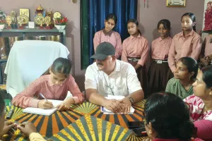 विद्यालय की छात्रा मन्नू चौधरी बनी एक दिन की प्रधानाध्यापक