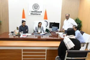 सिद्धार्थनगर : छात्रा श्रेया बनीं एक दिन की जिलाधिकारी, बोलीं- मुझे भी करना है देश सेवा
