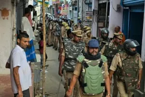 दुर्गा पूजा को लेकर प्रशासन अलर्ट, पुलिस ने किया पैदल मार्च