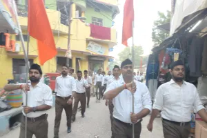 उसका बाजार में निकला आरएसएस का पथ संचलन, भारत माता के जयघोष से गूंजा नगर