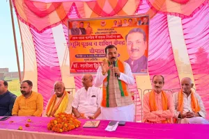 20 लाख रुपए की लागत से  निर्मित होने वाली सड़क का पूर्व मंत्री डॉ. सतीश द्विवेदी ने किया भूमिपूजन