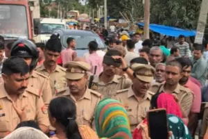भोलू हत्याकांड : आरोपियों की गिरफ्तारी की मांग को लेकर मोहना- कोल्हुई मार्ग पर परिजन धरने पर बैठे, 2 घंटे तक रहा रास्ता जाम