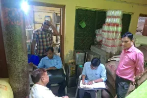 आगामी त्योहारों के दृष्टिगत खाद्य सुरक्षा विभाग की बड़ी कार्रवाई, करनैलगंज व बालपुर बाजार में छापेमारी