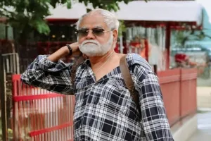 जब संजय मिश्रा ने एक्टिंग छोड़ ढाबे पर बनाया ऑमलेट, फिर ऐसे हुई फिल्मों में वापसी