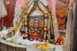 रजत मुकुट और रुद्राक्ष से सजे बाबा महाकाल, भस्म आरती में उमड़ा श्रद्धालुओं का सैलाब