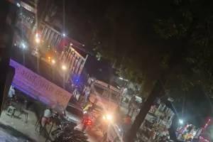 जाजमऊ पुल के डायवर्जन से संकरे रास्तों पर बढ़ा भारी वाहनों का दबाव